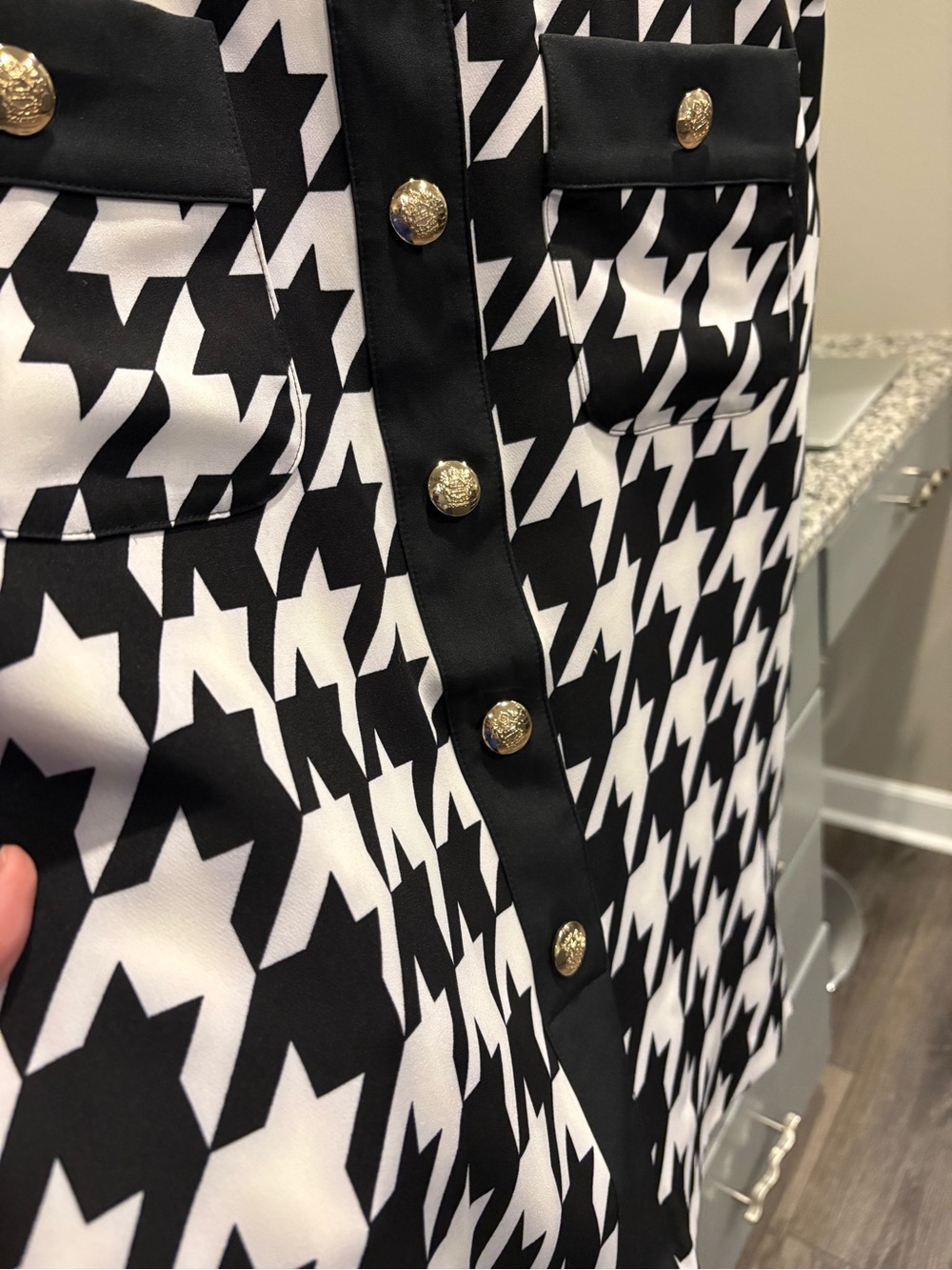 NWOT Black & White Houndstooth Button-Front Pencil Skirt - Picture 2 of 6
